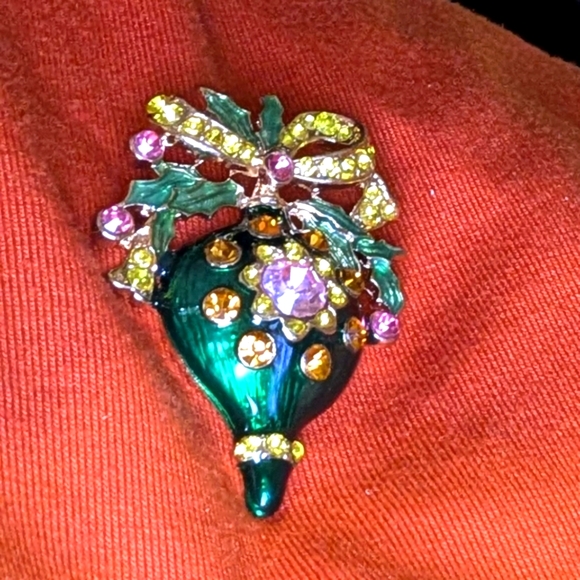 Vintage Macy's Holiday Lane Rhinestone Enamel Ornament Brooch Green Pink Gold - Picture 4 of 8